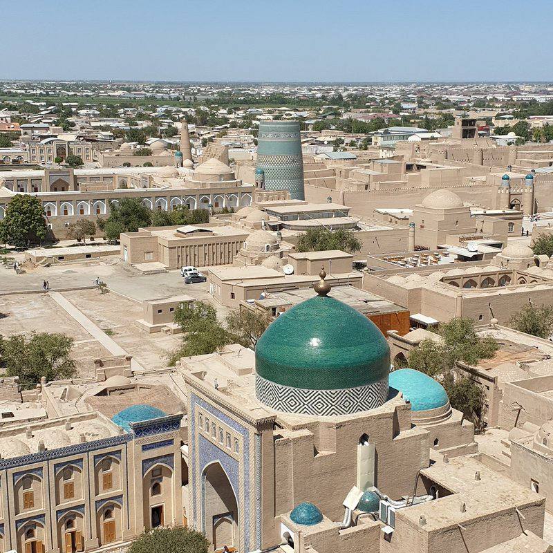 IN THE FOOTSTEPS OF THE GREAT SILK ROAD